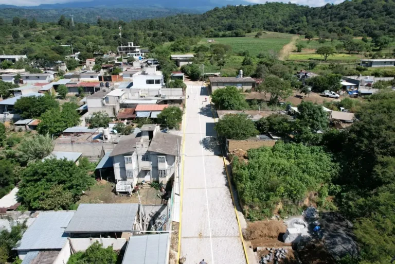 Ariadna Ayala realiza obras con sentido social en comunidades de Atlixco