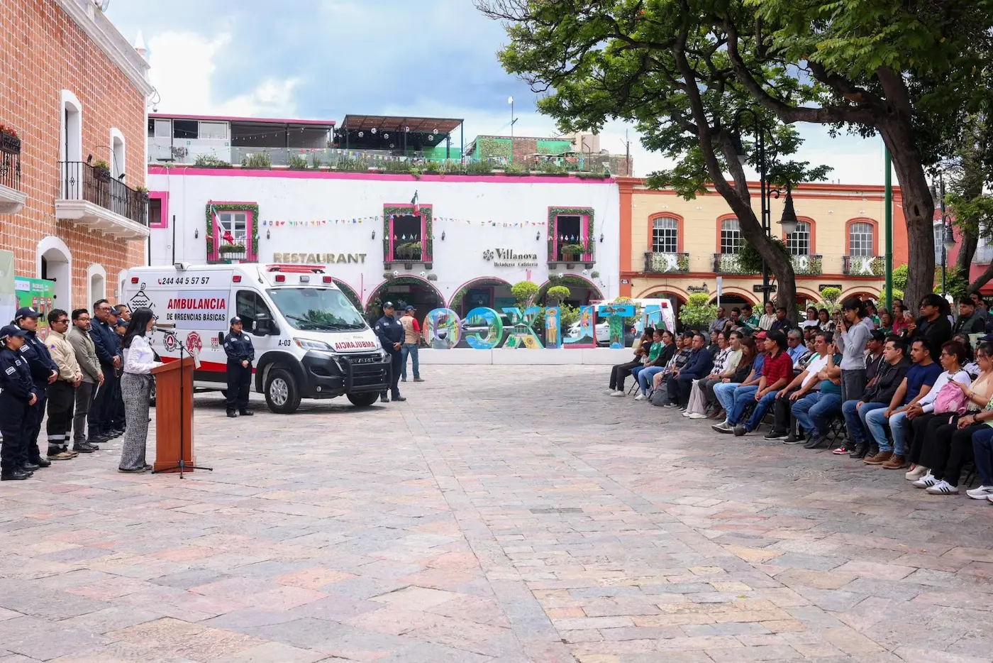 Atlixco prioriza la vida; Ariadna Ayala entrega ambulancia