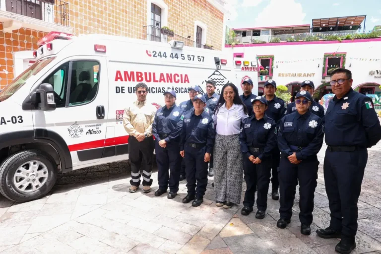 Atlixco prioriza la vida; Ariadna Ayala entrega ambulancia