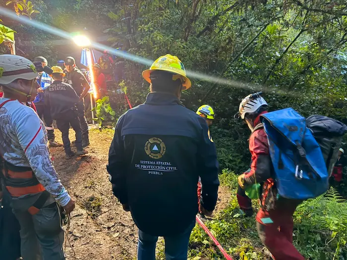 El rescate en Cuetzalan da un giro: localizan dos cuerpos y falta uno