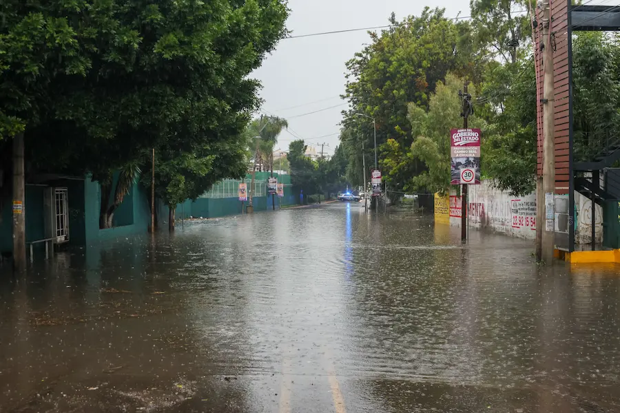 Lluvias dejan daños en Puebla; entregan apoyos a familias afectadas