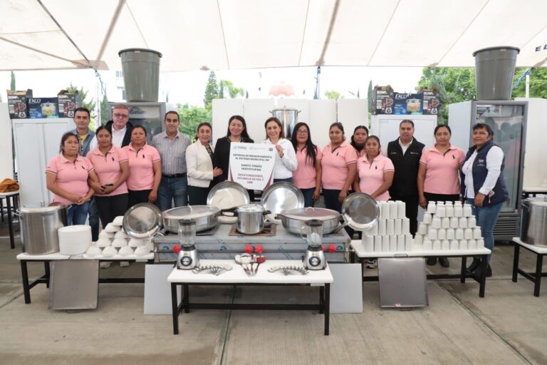 Encabeza Gaby Bonilla entrega de apoyos en Santo Tomás Hueyotlipan