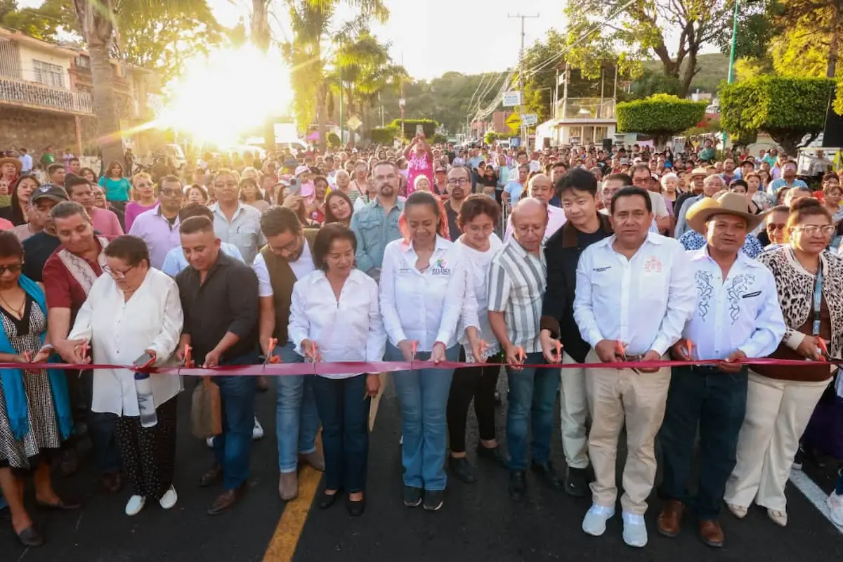 Carretera nueva historica; Ariadna Ayala entrega rehabilitación del camino a Metepec