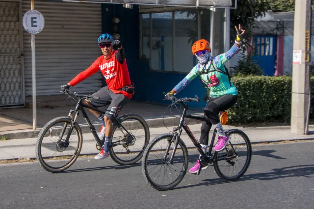 Celebran Mes del Amor y la Amistad en la Vía Recreativa Metropolitana