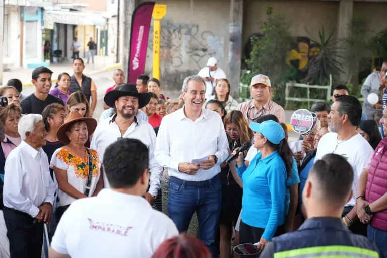 Con el Tren Capitalino de Pavimentación, Pepe Chedraui rehabilita las laterales del bulevar Xonacatepec