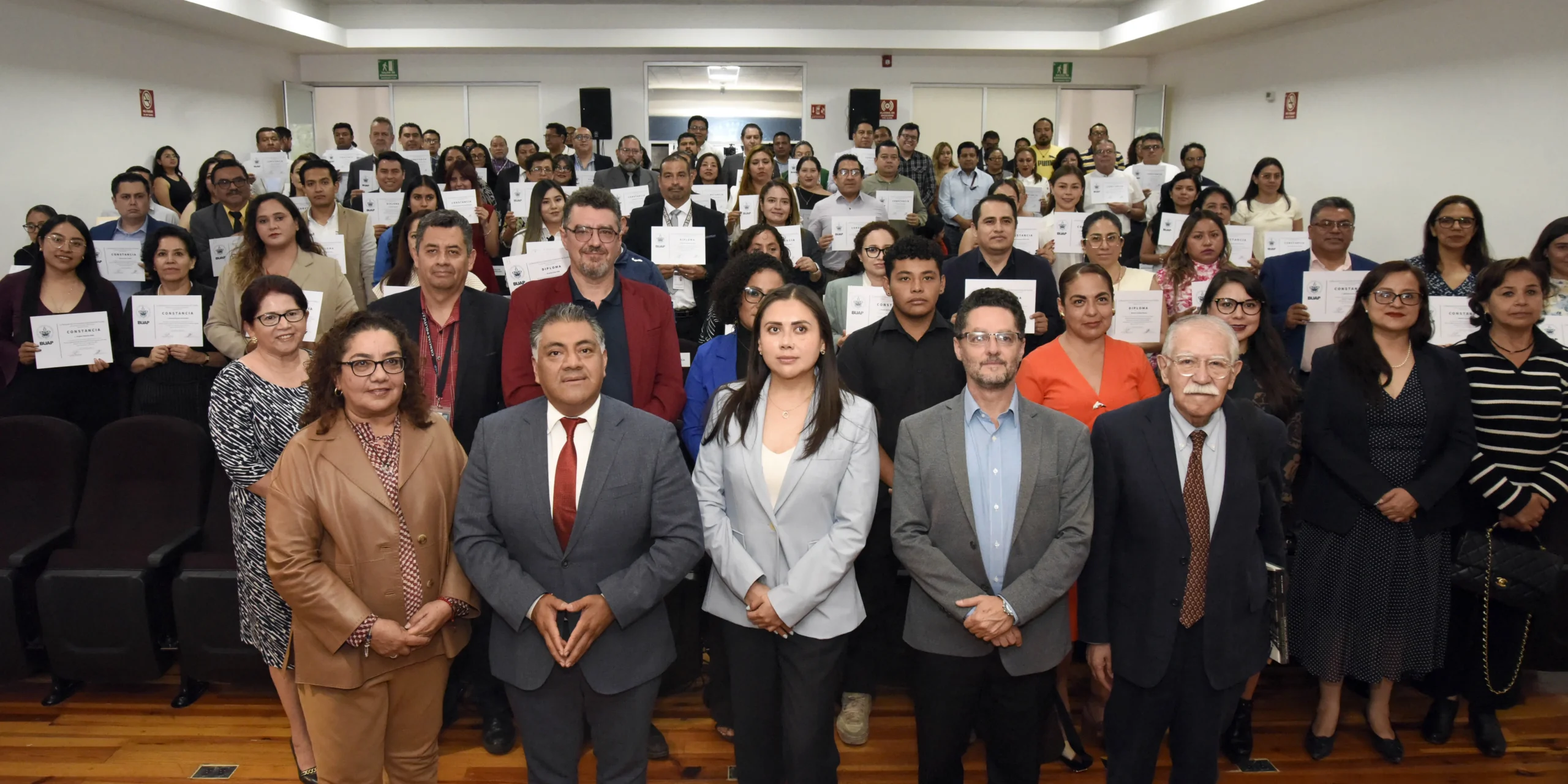 Entrega BUAP constancias de capacitación a servidores públicos