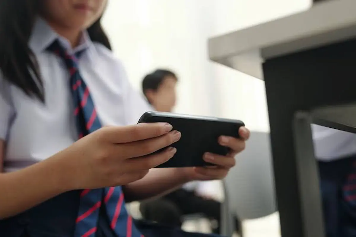 Adiós al celular en clase: así aplicarán las nuevas reglas en escuelas de PueblaView Count: 95