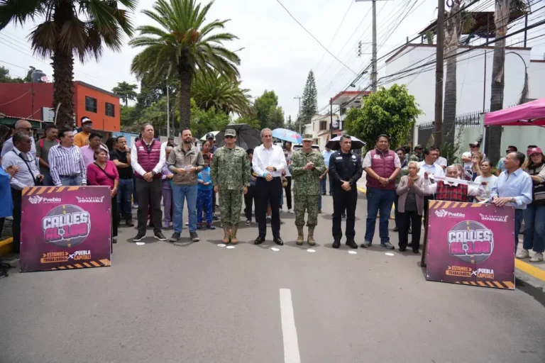 Entrega Pepe Chedraui rehabilitación vial en la Junta Auxiliar Ignacio Zaragoza, con el Tren Capitalino de Pavimentación