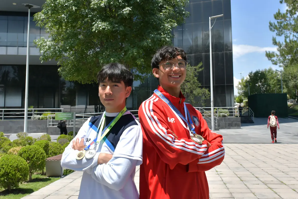 Estudiantes BUAP ganan medallas de plata en Olimpiada Nacional de Química