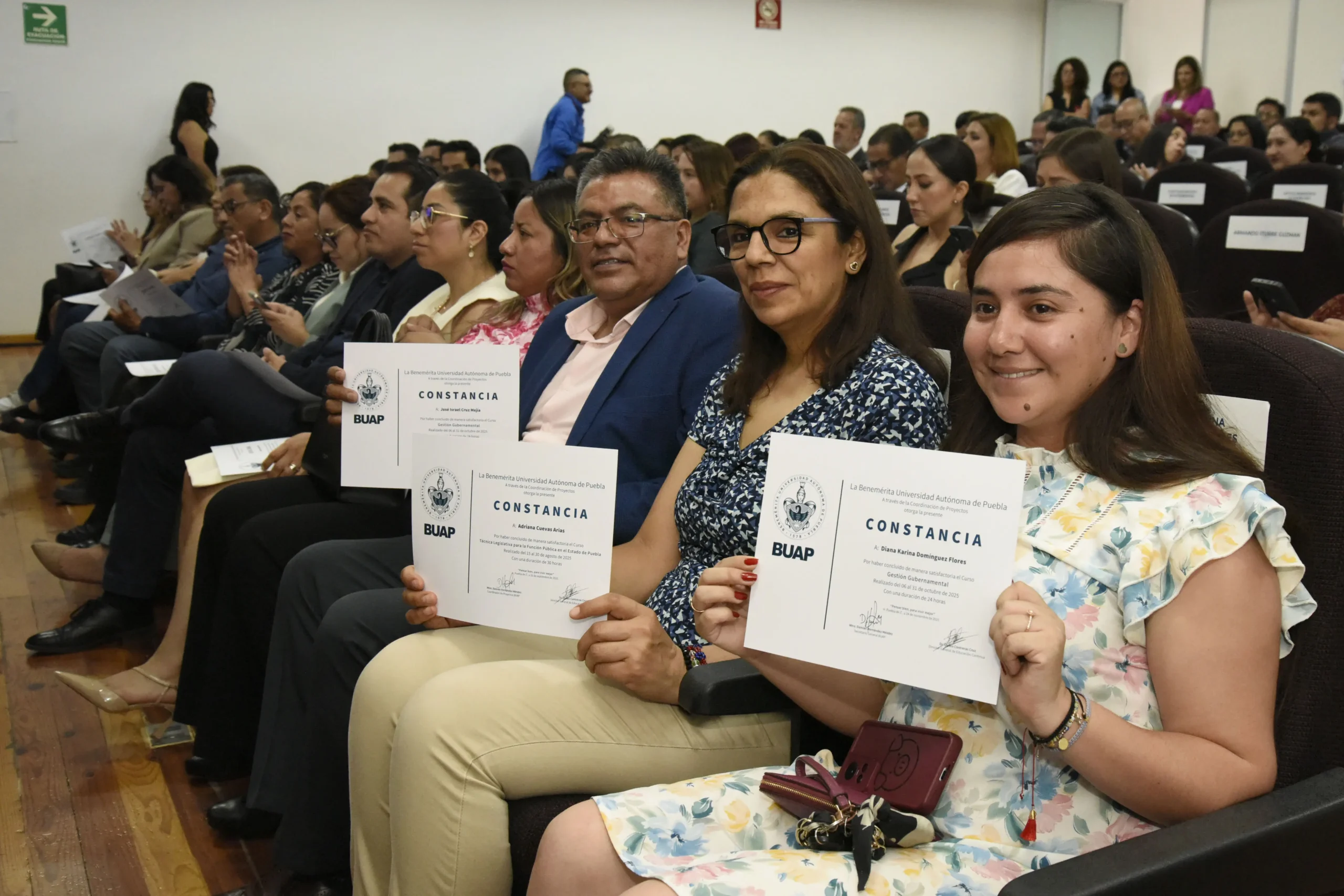Entrega BUAP constancias de capacitación a servidores públicos