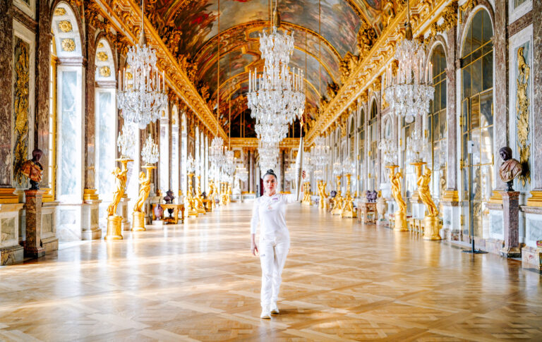 Salma Hayek portó la llama olímpica en París