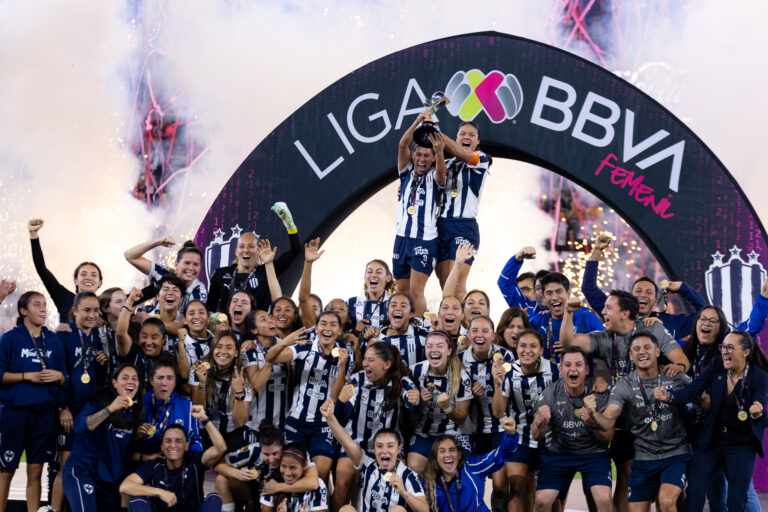 ¡Las Rayadas de Monterrey se convierten en Bicampenonas!