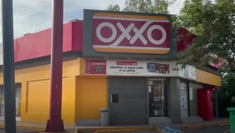 Atraco armado en OXXO de Xonaca; ladrones huyen sin ser capturados