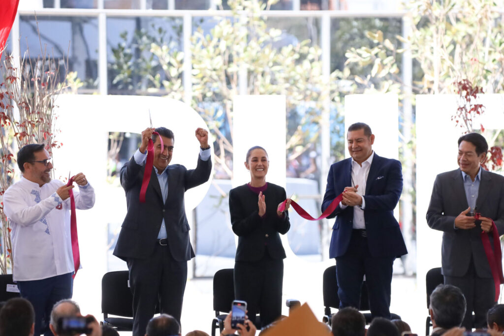 Claudia Sheinbaum y Sergio Salomón inauguran el. СЕСУТ 20 - IPN en Puebla
