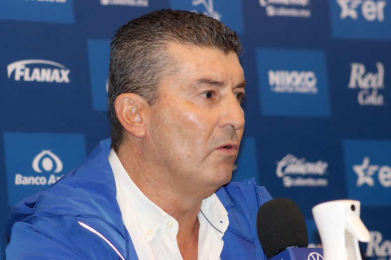 ¿A que se refería el DT del Club Puebla José Manuel 'Chepo' de la Torre cuando declaró que la franja no tiene un hoyo, sino un socavón?