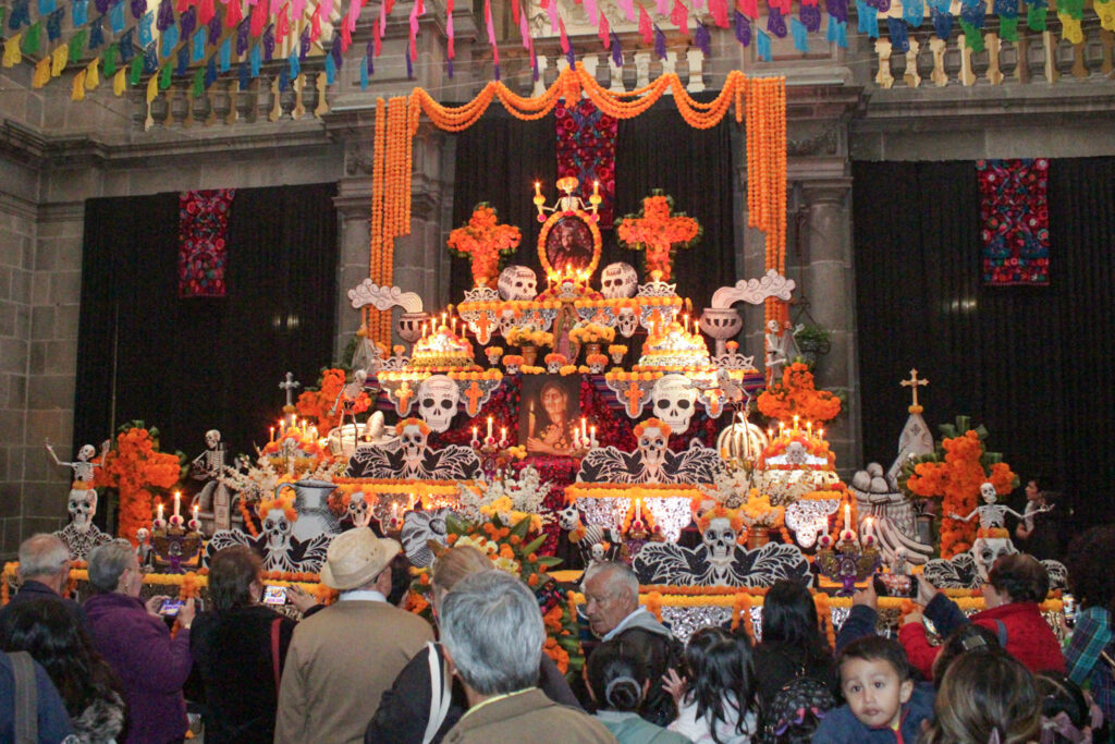 Asistieron más de 300 mil poblanas y poblanos al Festival La Muerte es un Sueño
