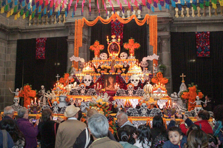Asistieron más de 300 mil poblanas y poblanos al Festival La Muerte es un Sueño