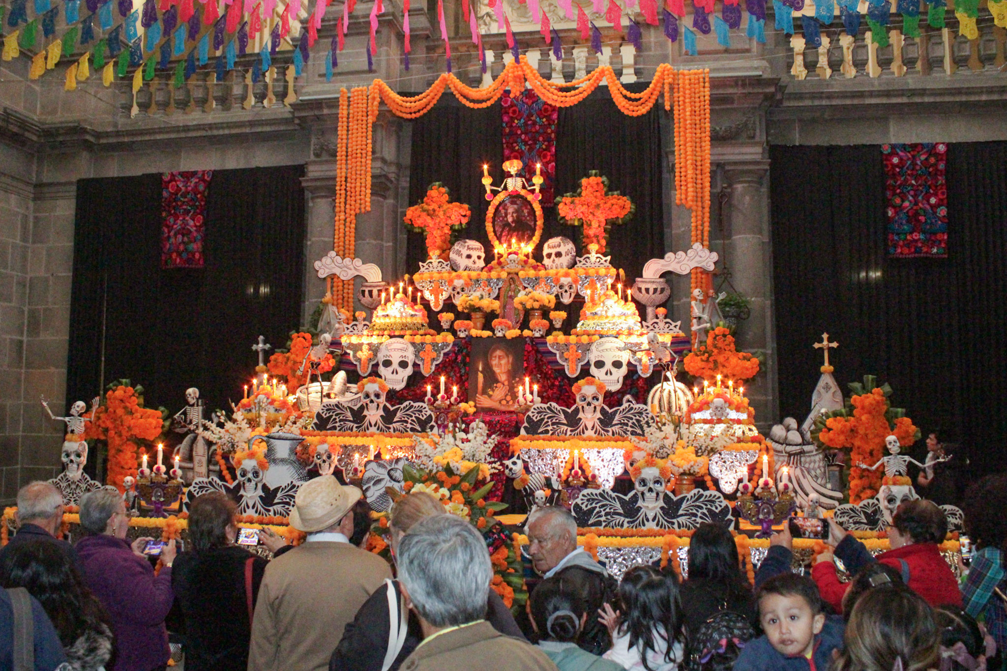 Asistieron más de 300 mil poblanas y poblanos al Festival La Muerte es un Sueño