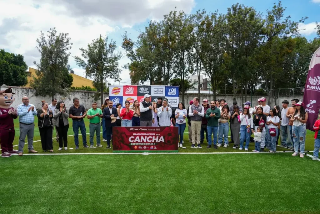 Inaugura Pepe Chedraui y love.fútbol cancha de futbol 7 en el Deportivo Xonaca II