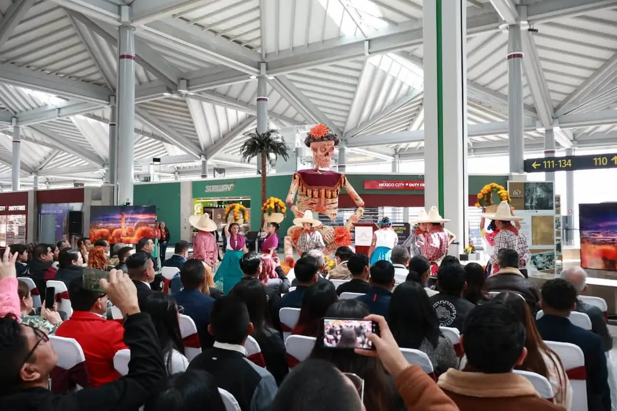 Inauguran en el AIFA la Catrina Monumental “La vendedora de flores” de Atlixco