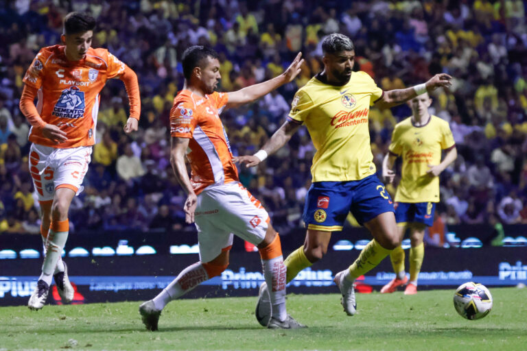 Con un estadio lleno América venció a Pachuca y se mete en liguilla directa