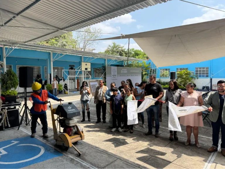 Más obras en Atlixco en beneficio de la educación; inician construcción de techado escolar