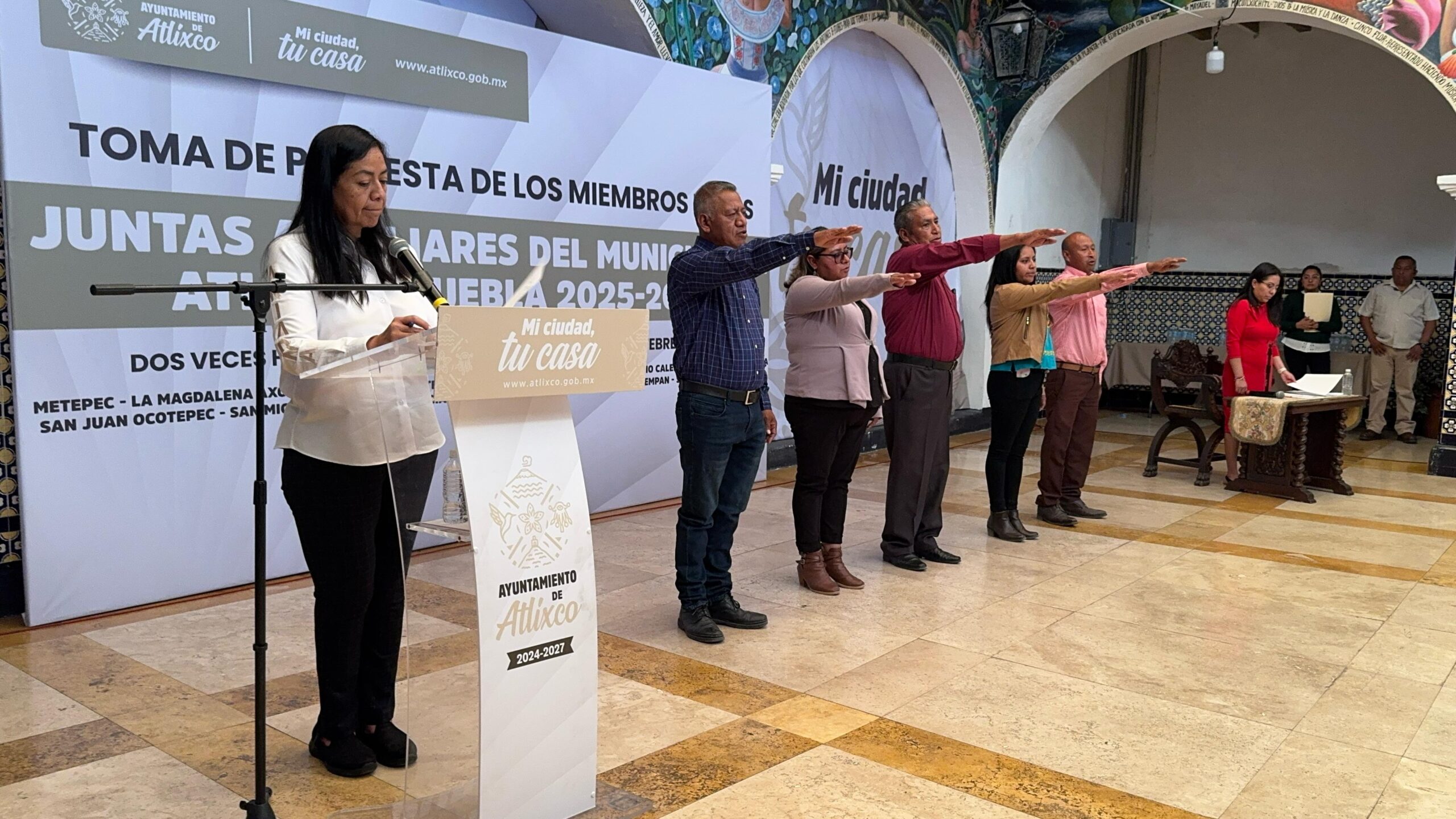 DEMOCRACIA Y TRANSPARENCIA: ARIADNA AYALA TOMA PROTESTA A PRESIDENTES AUXILIARES DE ATLIXCO
