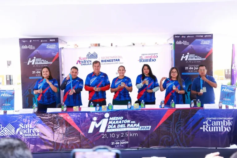 Presenta Lupita Cuautle playera y medalla de la 12ª edición del Medio Maratón del Día del Papá 2026