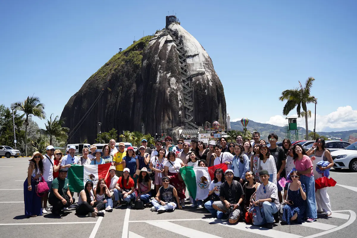 Presente, Coro Universitario Lobos BUAP en el 25 Festival Coral Internacional de Medellín