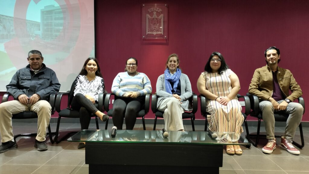 Estudiantes de Diseño de la UPAEP colaboran en libros para la alfabetización del INEA