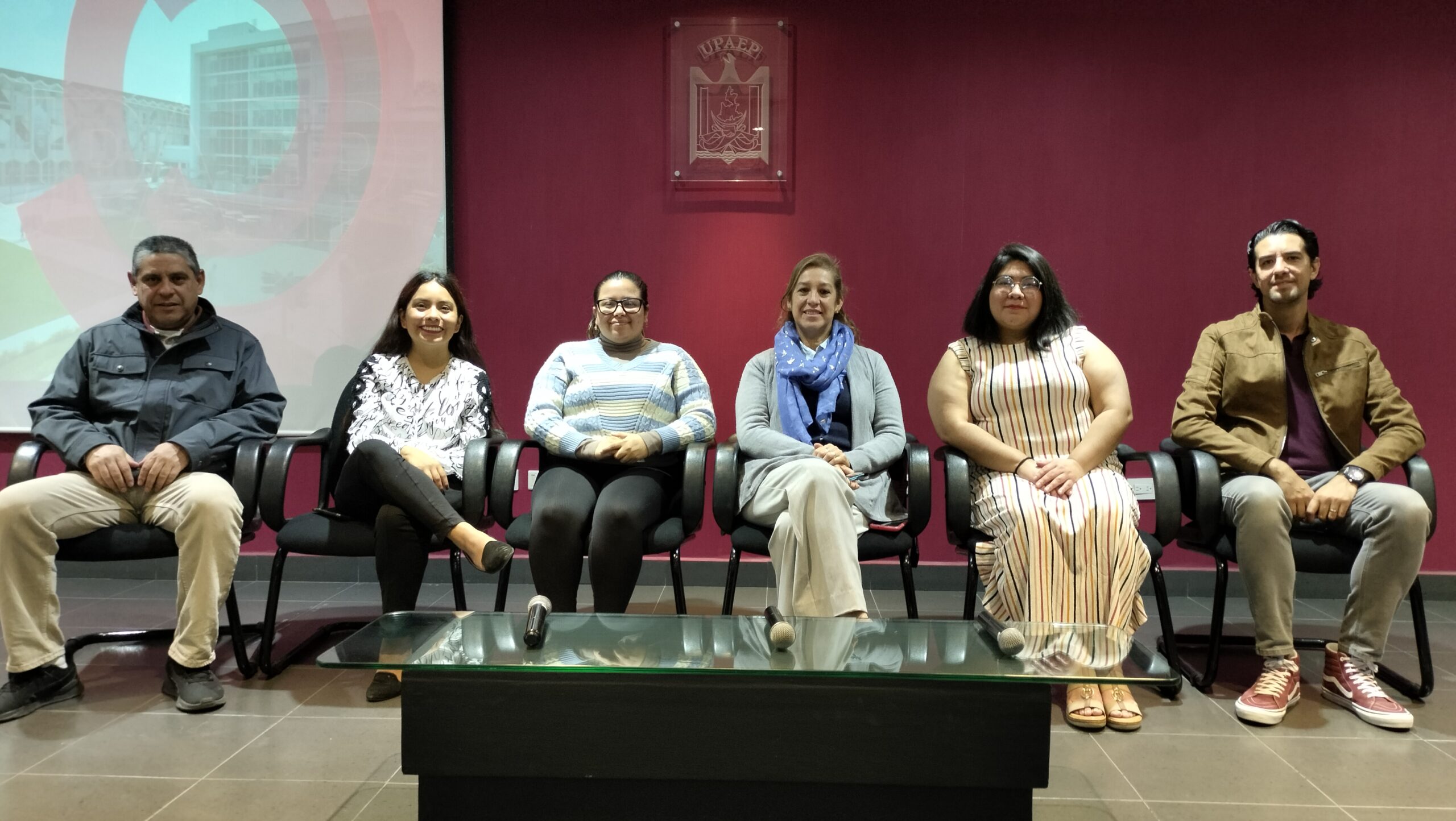 Estudiantes de Diseño de la UPAEP colaboran en libros para la alfabetización del INEA