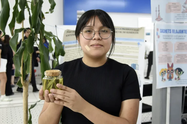 Propone estudiante BUAP aprovechar residuos de agave para crear fibras textiles