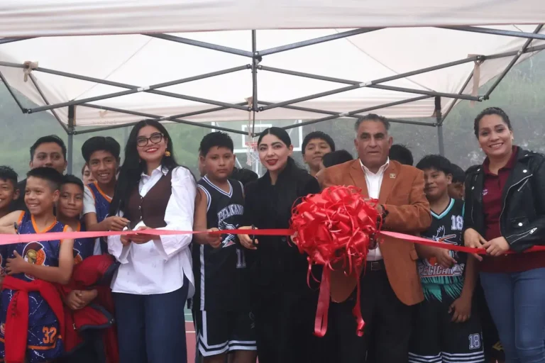 Rehabilitan cancha en San Juan y fortalecen espacios para el deporte en Xiutetelco