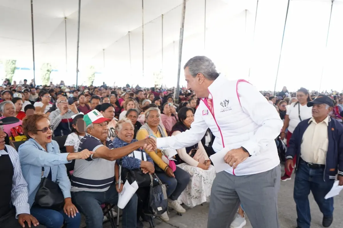 Respalda Pepe Chedraui a familias con entrega de despensas en Bosques de San Sebastián
