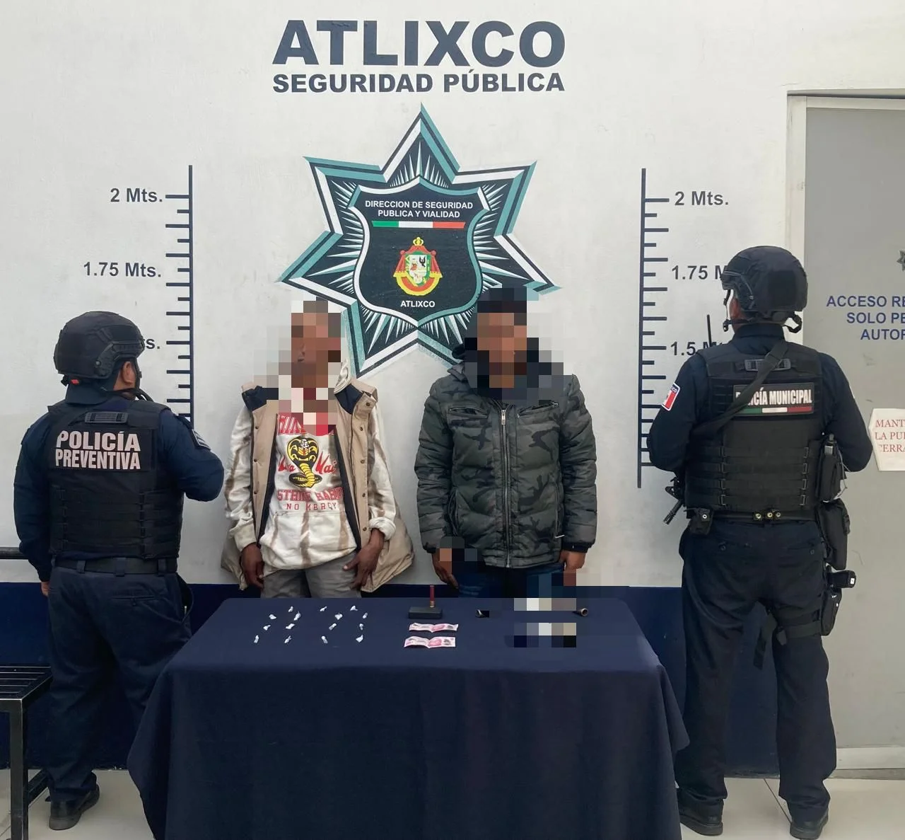CIUDADANÍA Y POLICÍAS DE ATLIXCO DETIENEN A JÓVENES QUE DISTRIBUÍAN SUSTANCIAS ILÍCITAS.