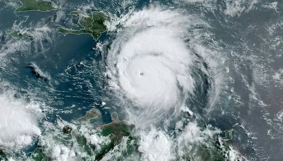 Quintana Roo pone en alerta roja a 5 municipios por la llegada del huracán Beryl