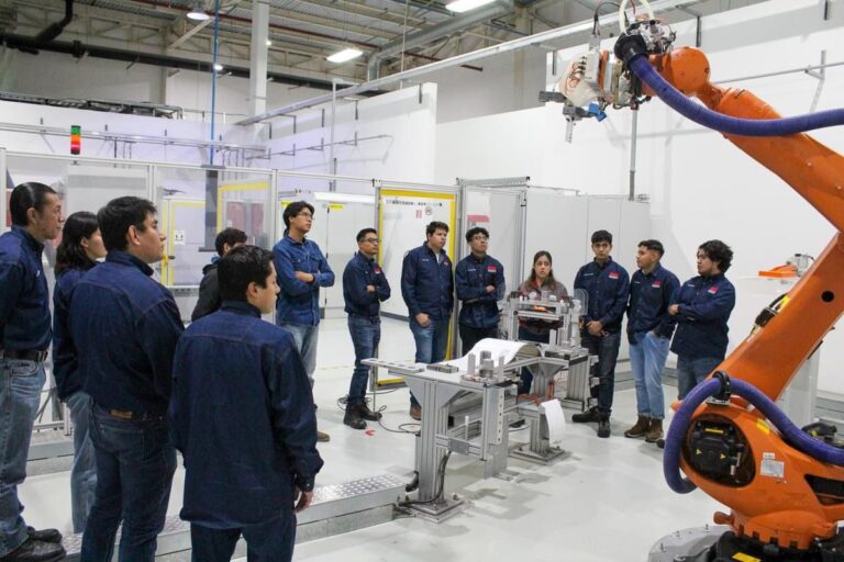 Una Jornada Tecnológica para los Alumnos de Ing. en Mecatrónica de la UMAD