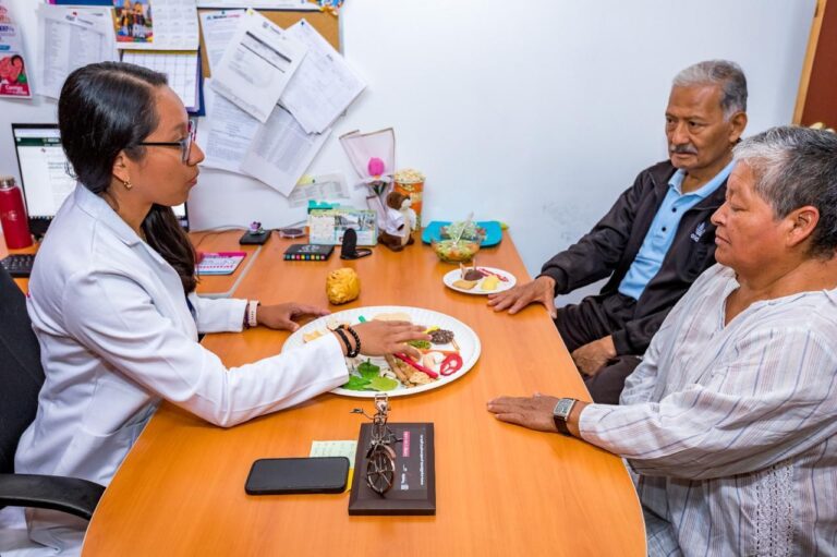 SMDIF PUEBLA COMPARTE LA IMPORTANCIA DE LA ALIMENTACIÓN SALUDABLE EN PERSONAS ADULTAS MAYORES