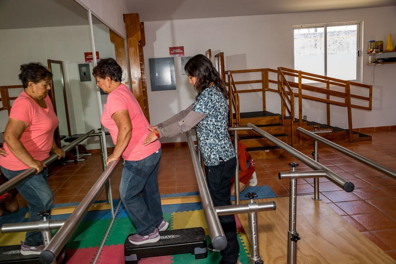 SMDIF PUEBLA BRINDA TERAPIAS DE REHABILITACIÓN PARA PERSONAS CON DISCAPACIDAD TEMPORAL O PERMANENTE