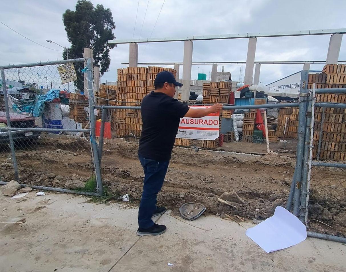 AYUNTAMIENTO DE PUEBLA CLAUSURA OBRA IRREGULAR EN ZONA DE LA CENTRAL DE ABASTO