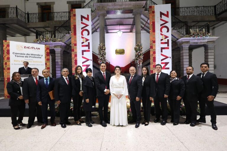 Bety Sánchez toma protesta como presidenta de Zacatlán: “gobernaré de la mano de la gente”