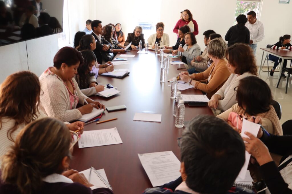 ACUDE TERE ALFARO, PRESIDENTA DEL DIF DE CUAUTLANCINGO, A REUNIÓN DE TITULARES DE LA ZONA CONURBADA