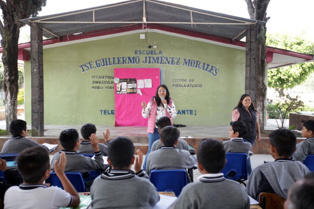 Imparte SMDIF Puebla pláticas sobre “Nuevas Masculinidades” en escuelas públicas