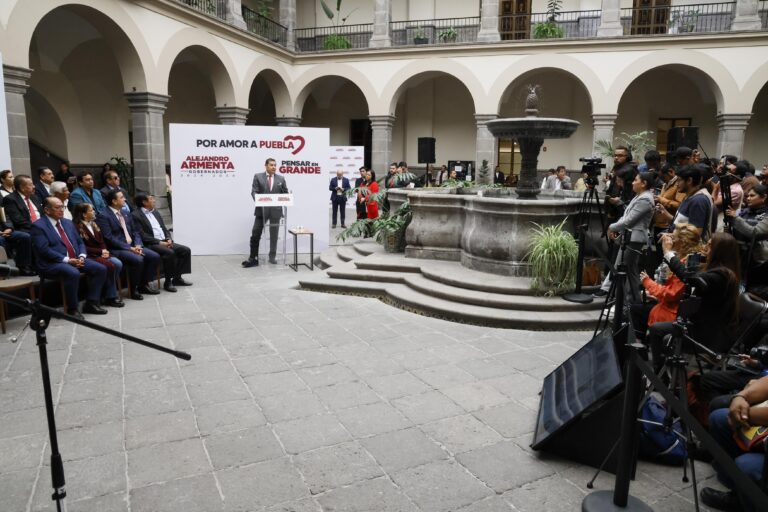 Alejandro Armenta: Los servidores públicos merecen respeto, no etiquetas políticas