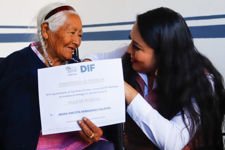 DIF Municipal y Gobierno de Cholula entregan aparatos funcionales a personas con discapacidad
