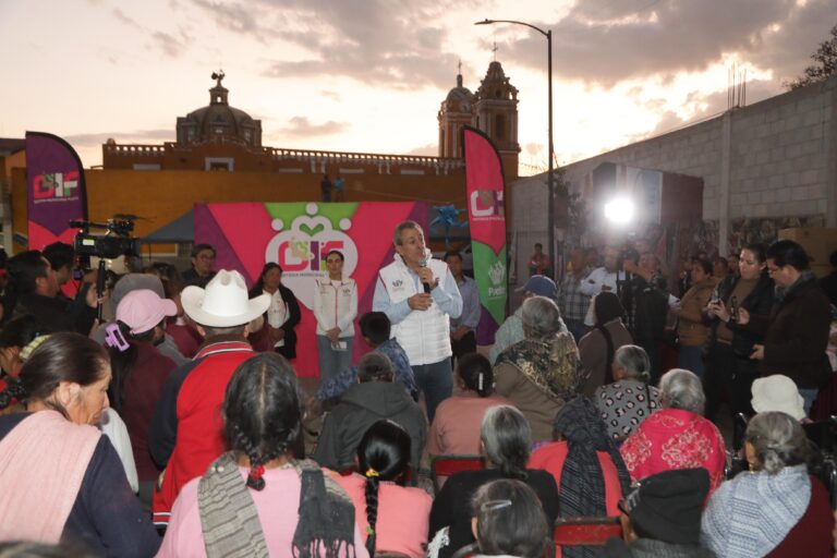 Visita SMDIF juntas auxiliares de Canoa y la Resurrección por festejos navideños