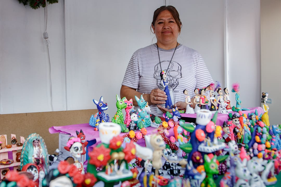 Promueve Gobierno de la Ciudad emprendimientos locales en Villa Artesanal Navideña