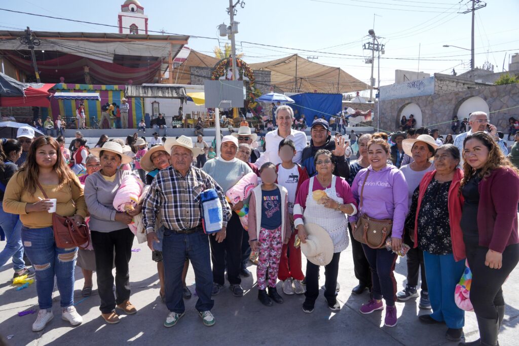 Pepe Chedraui celebra las posadas navideñas del SMDIF en Chautla y Totimehuacan