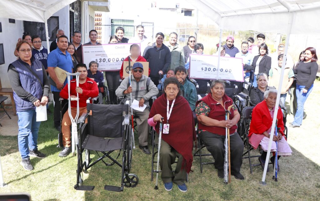 ENTREGA OMAR MUÑOZ LA MITAD DE SU SALARIO PARA BENEFICIO DE CUAUTLANCINGO