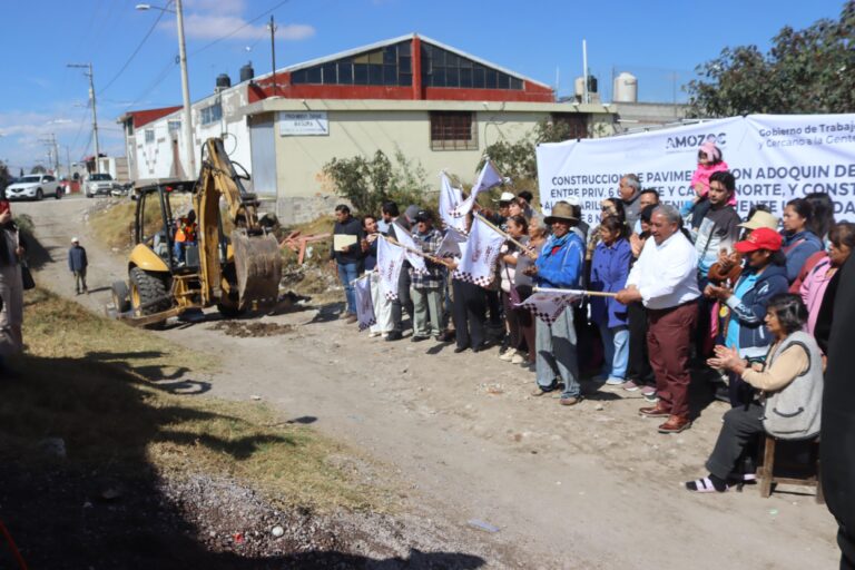 Inicia Severiano de la Rosa la construcción de pavimento y puente alcantarilla en el barrio de San Antonio en Amozoc.